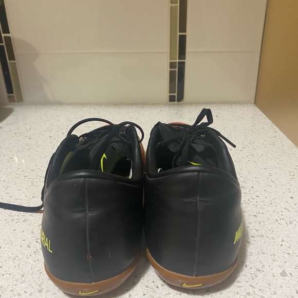 Boys Indoor Nike Cleats - Picture 3 of 5